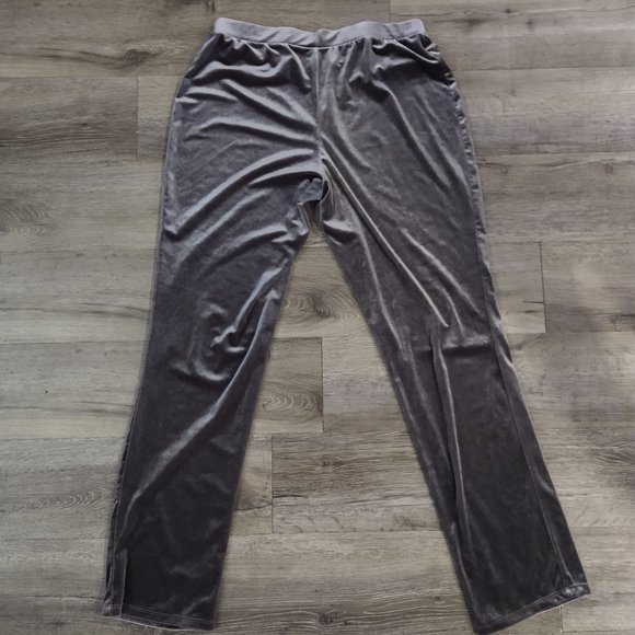 Ambrielle Velvet pajama pants - Picture 2 of 5